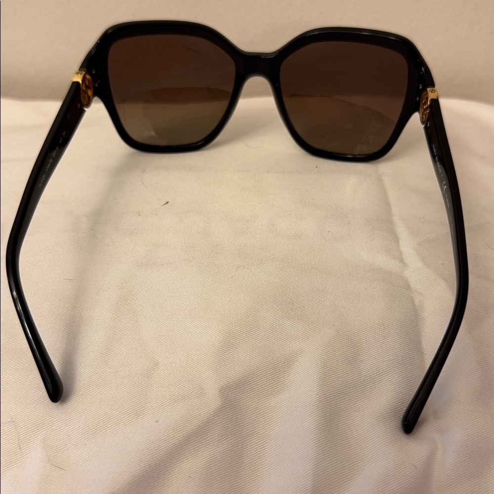Tory Burch oversized sunglasses. - Picture 3 of 4